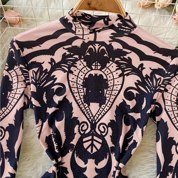 Graphic Print Mock Neck Bodysuit, size Medium, color Apricot - Picture 1 of 2
